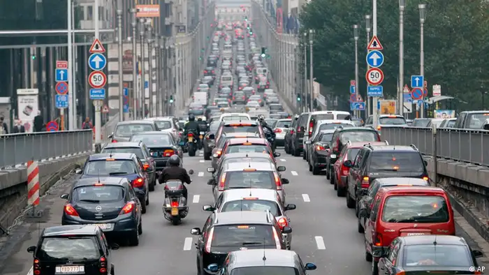 Cars are seen in a traffic jam outside an EU summit in Brussels, Thursday Oct. 29, 2009. EU leaders hold two day summit talks beginning on Thursday. On the agenda are solving Czech President's misgivings over signing a reform treaty and trying to reach an aid figure to offer poor countries at global climate change talks in December. (ddp images/AP Photo/Virginia Mayo).