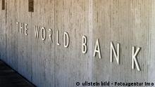 Schriftzug The World Bank am Gebäude der Weltbank