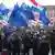 На демострации в Минске: участники акции, европейские флаги, белорусский бело-красно-белый флаг
