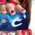 Frau, die eine Kreditkarte mit dem Eurosymbol zeigt. Symbolbild Blue Card Europa Konkurrenz zur Greencard der USA. picture-alliance/chromorange
