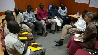 Training der DW Akademie in Juba mit sudanischen Teilnehmern und Trainerin (Foto: DW).
