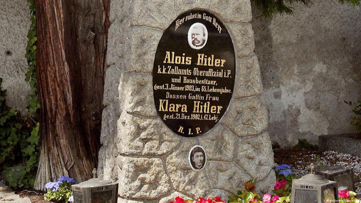 adolf hitler mother and father