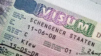 Visum Schengener Staaten © katatonia - Fotolia.com Close-up page of passport with Schengen visa © katatonia #31025476