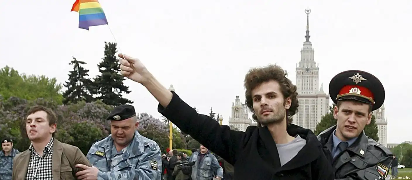 Правозащитники вступились за геев и лесбиянок – DW – 03.04.2012