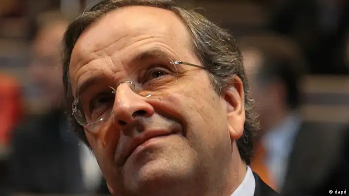 Antonis Samaras, the head of the conservative New Democracy party, attends an event at the Onassis Cultural Center in Athens, on Wednesday, March 21, 2012. Papademos' coalition government is in the next few weeks expected to call general elections, likely for late April or early May. Last polls indicated that Samaras' conservative party would come first in the vote, but without the majority needed to govern alone. (Foto:Thanasiss Stavrakis/AP/dapd)