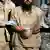 Auf Guantanamo ein Gefangener in Handschellen (foto: AP)