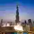 Die Wasserspiele "Dubai Fountain" mitten in der Downtown Dubai dessen Mittelpunkt das 828 Meter hohe größte Gebäude der Welt "Burj Khalifa" (M) ist, aufgenommen am (11.06.2010). Nach Planungen werden auf rund 700 Hektar Fläche circa 320.000 Apartments überwiegend in Hochhäusern und Wolkenkratzern, Bürobauten und Hotels entstehen. Die Downtown Dubai liegt südlich und direkt neben der Sheikh Zayed Road, an der ebenfalls überwiegend Wolkenkratzer stehen. Foto: Robert Schlesinger