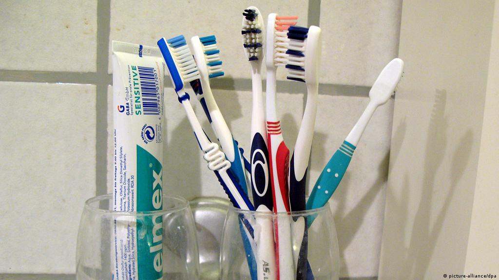منها فرشاة الأسنان.. <br/>تغيير هذه الأشياء مهم للحفاظ على الصحة!