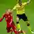 Münchens Arjen Robben (l.) und Dortmunds Marcel Schmelzer kämpfen um den Ball (Foto: dpa)