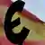 ARCHIV: Die Statue "Europa" der belgischen Kuenstlerin May Claerhout, eine Frauenfigur, die ein Euro-Zeichen hoch haelt, steht in Bruessel in Belgien vor dem Europaeischen Parlament, waehrend im Hintergrund die Fahne des Euro-Mitgliedslandes Spanien weht (Foto vom 12.12.11). Die Ratingagentur Fitch hat am Freitag (27.01.12) die Kreditwuerdigkeit von sechs Staaten der Eurozone herabgestuft. Dabei handelte es sich unter anderen um Spanien. (zu dapd-Text)