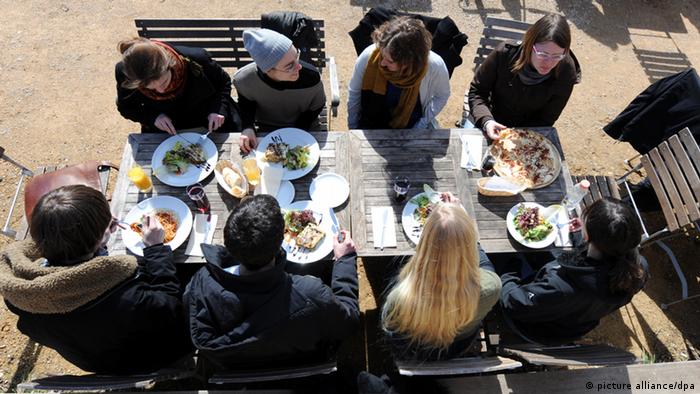 SIE LERNEN SICH KENNEN visual data 3