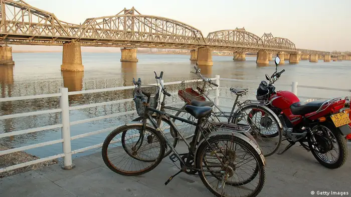 China Grenzstadt Dandong am Gelben Fluß an der Grenze zu Nordkorea
