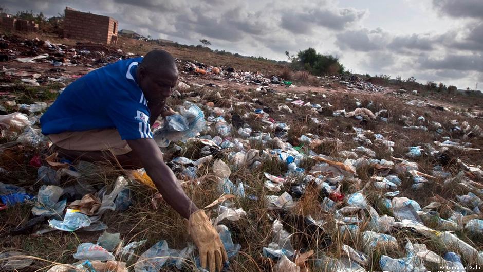 'Trashy Bags' tackles Ghana's plastic problem DW 05/03/2012