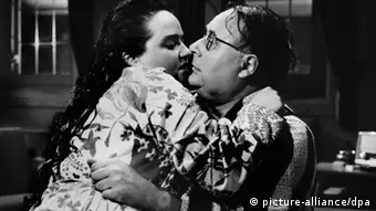 Trude Herr mit Heinz Erhardt in dem Film Drillinge an Bord (1959)