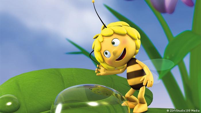 Pčelica Maja obavlja jutarnju higijenu