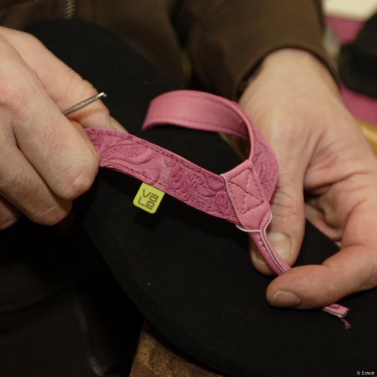 Gericht Schlechter Werden Stressig Schott Sandalen Schrein Lappen