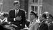 Vor dem Rathaus Schöneberg in Berlin spricht der amerikanische Präsident John F. Kennedy am 26. Juni 1963 - Foto: dpa/lbn Vor dem Rathaus Schöneberg in Berlin spricht der amerikanische Präsident John F. Kennedy am 26. Juni 1963 - Foto: dpa/lbn