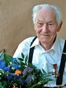 Писатель И.Варкентин на своем 90-летии.