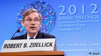 Outgoing World Bank President Robert Zoellick speaks at a news conference at the IMF and World Bank Group Spring Meetings in Washington, Thursday, April 19, 2012. (Foto:Charles Dharapak/AP/dapd)