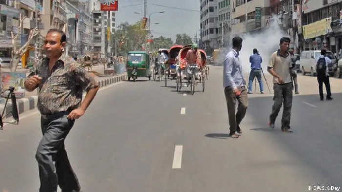 Bangladesh opposition party BNP observes Hartal (strike ) on April 21, 2012. Dhaka Correspondent Samir Kumar Dey has taken the photos and he gave DW the permission to use