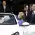 Bundeskanzlerin Angela Merkel (CDU) und Chinas Ministerpräsident Wen Jiabao (2.v.l.) werden am Montag (23.04.2012) beim Besuch des VW-Werks in Wolfsburg von VW-Aufsichtsratschef Ferdinand Piech (l) und dem Vorstandsvorsitzenden Martin Winterkorn (r) empfangen. (Foto: dpa)