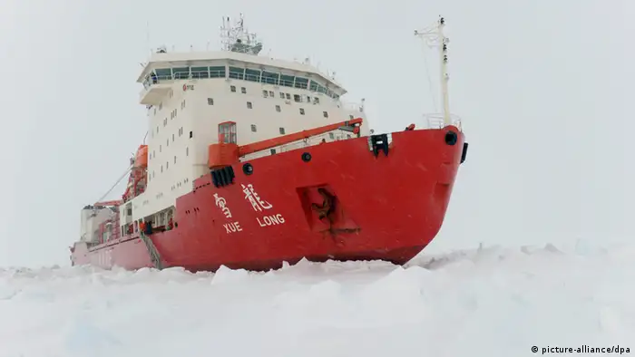 China's ice breaker Xuelong or Snow Dragon is blocked by thick ice around the Antarctica during her 25th expedition to Antarctica, on November 24, 2008. An ice detection team was formed on Tuesday to search for new routes due to the thick and condensed ice that stopped the ice breaker. Photo: Xinhua/Photoshot +++(c) dpa - Report+++