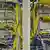 Netzwerkkabel stecken in einem Verteiler für Internetverbindungen (Foto: dpa)