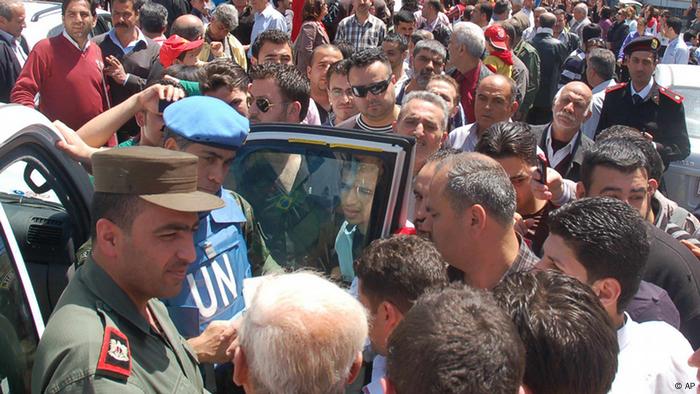 Ein UN Beobachter in der syrischen Protesthochburg Homs (Foto:SANA/AP/dapd)