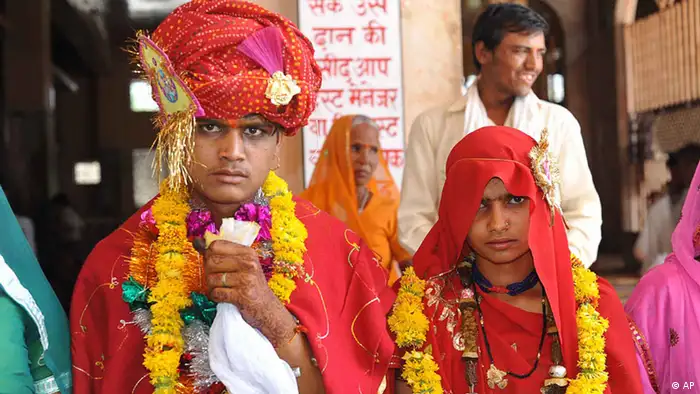 Raja,16, and 15-year-old child bride Sintu look on at the Balaji temple in Kamkheda village, in the western Indian state of Rajasthan, Saturday, May 7, 2011. Ignoring laws that ban child marriages, young children are still married off as part of centuries-old custom in some Indian villages. India law prohibits marriage for women younger than 18 and men under age 21. (ddp images/AP Photo/Prakash Hatvalne)