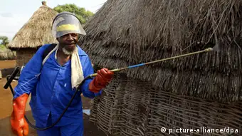 Insektizid DDT gegen Malaria-Erreger versprüht