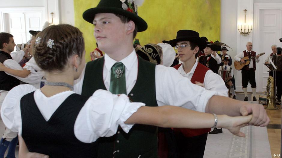 European folk music on parade DW 09/16/2012