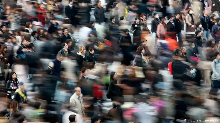 Japan Menschenmassen in Tokio Symbolbild Weltbevölkerung bald 7 Milliarden