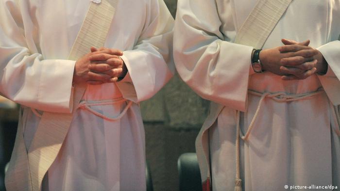 Svećenici u molitvi