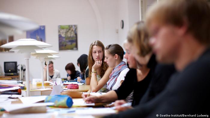 Goethe Institut Lehrkrafte Fuhlen Sich Diskriminiert Deutschlehrer Info Dw 21 07 2017