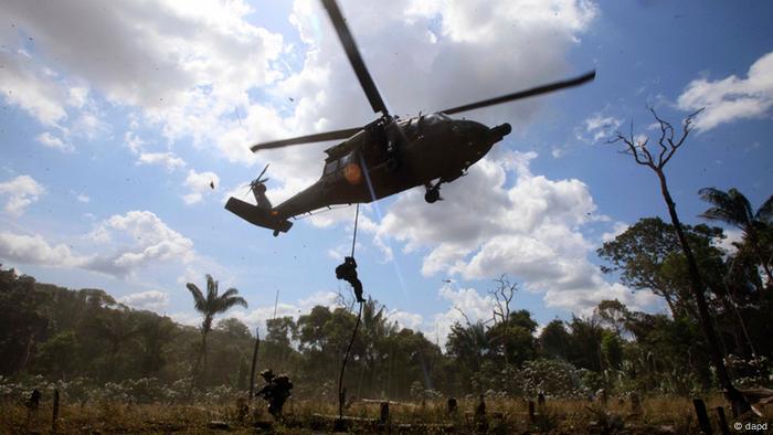 Soldados colombianos en operación antiguerrilla 