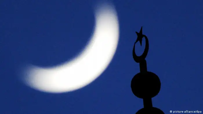 Symbolbild Islam in Deutschland Minarett der Fatih-Moschee in Essen