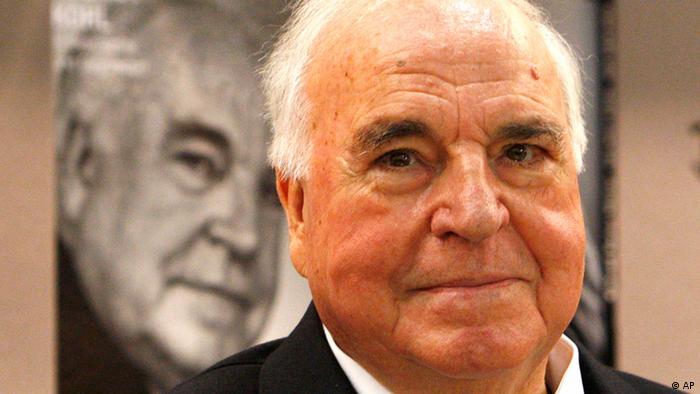 Kohl German Chancellor European Statesman Germany News And In Depth Reporting From Berlin And Beyond Dw 01 10 12