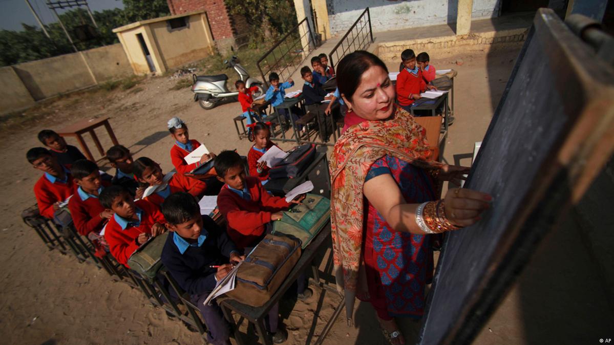 Jammu School Girl Sex - Education in India â€“ DW â€“ 06/20/2012