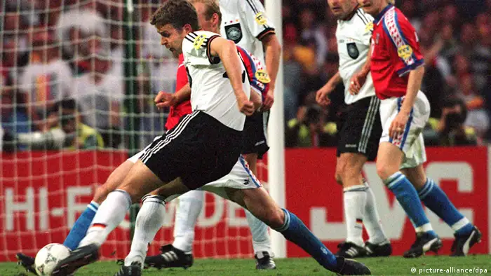 EM-Finale 1996 Oliver Bierhoff schießt das Golden Goal