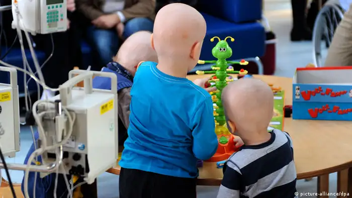 Deutschland Krebskranke Kinder im Krankenhaus
