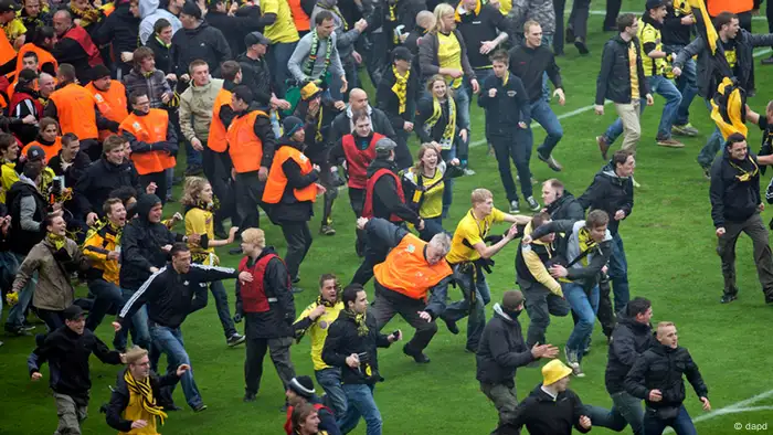Dortmund's supporters enter the pitch after the German first division Bundesliga soccer match between Borussia Dortmund and SC Freiburg in Dortmund, Germany, Saturday, May 5, 2012. Borussia Dortmund defended the title of last year and is German Bundesliga Champion 2012 again. (Foto:Martin Meissner/AP/dapd) - NO MOBILE USE UNTIL 2 HOURS AFTER THE MATCH, WEBSITE USERS ARE OBLIGED TO COMPLY WITH DFL-RESTRICTIONS, SEE INSTRUCTIONS FOR DETAILS -