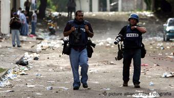 Duras son las condiciones de los periodistas en Honduras. Esta imagen fue tomada en Tegucigalpa durante el golpe de Estado de 2009.