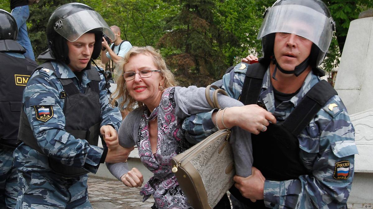 В Москве разогнали облака и демонстрантов – DW – 09.05.2012