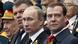Владимир Путин и Дмитрий Медведев на военном параде в Москве Владимир Путин и Дмитрий Медведев на военном параде в Москве
