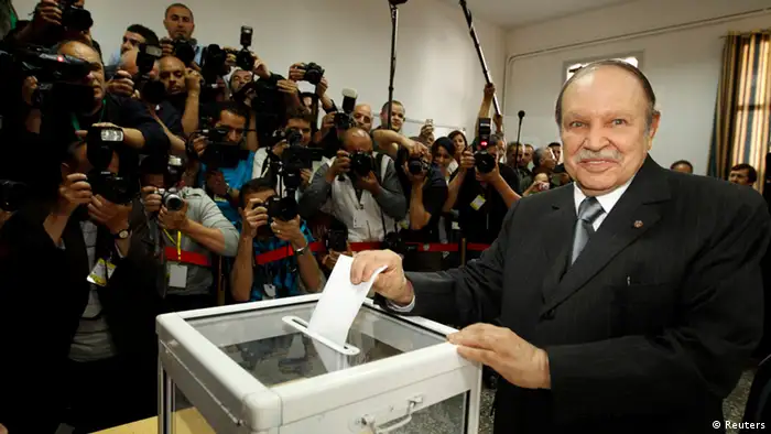 Algeria's president Abdelaziz Bouteflika casts his ballot during parliamentary elections at a polling station in Agiers May 10, 2012. Algerians voted on Thursday for a new parliament that officials say will bring democracy to a country left behind by the Arab Spring revolts, but many people showed their scepticism by abstaining. REUTERS/Zohra Bensemra (ALGERIA - Tags: POLITICS ELECTIONS)