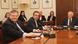 Karolos Papoulias (der.) con líderes de los partidos griegos. Karolos Papoulias (der.) con líderes de los partidos griegos.