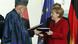 Angela Merkel und Hamid Karzai unterzeichnen den Freundschaftsvertrag am 16.05.2012 (Foto: REUTERS) Angela Merkel und Hamid Karzai unterzeichnen den Freundschaftsvertrag am 16.05.2012 (Foto: REUTERS)