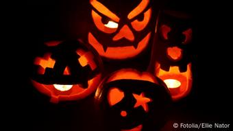 Leuchtende Halloween Kürbisse