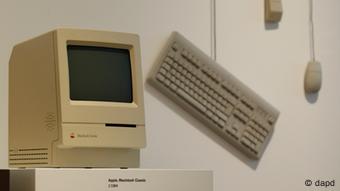 Apple Macintosh Classic Computer von 1984 (Foto: Philipp Guelland/dapd)