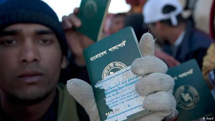 Tunesien Libyen Flüchtlinge aus Bangladesch an der Grenze Reisepass